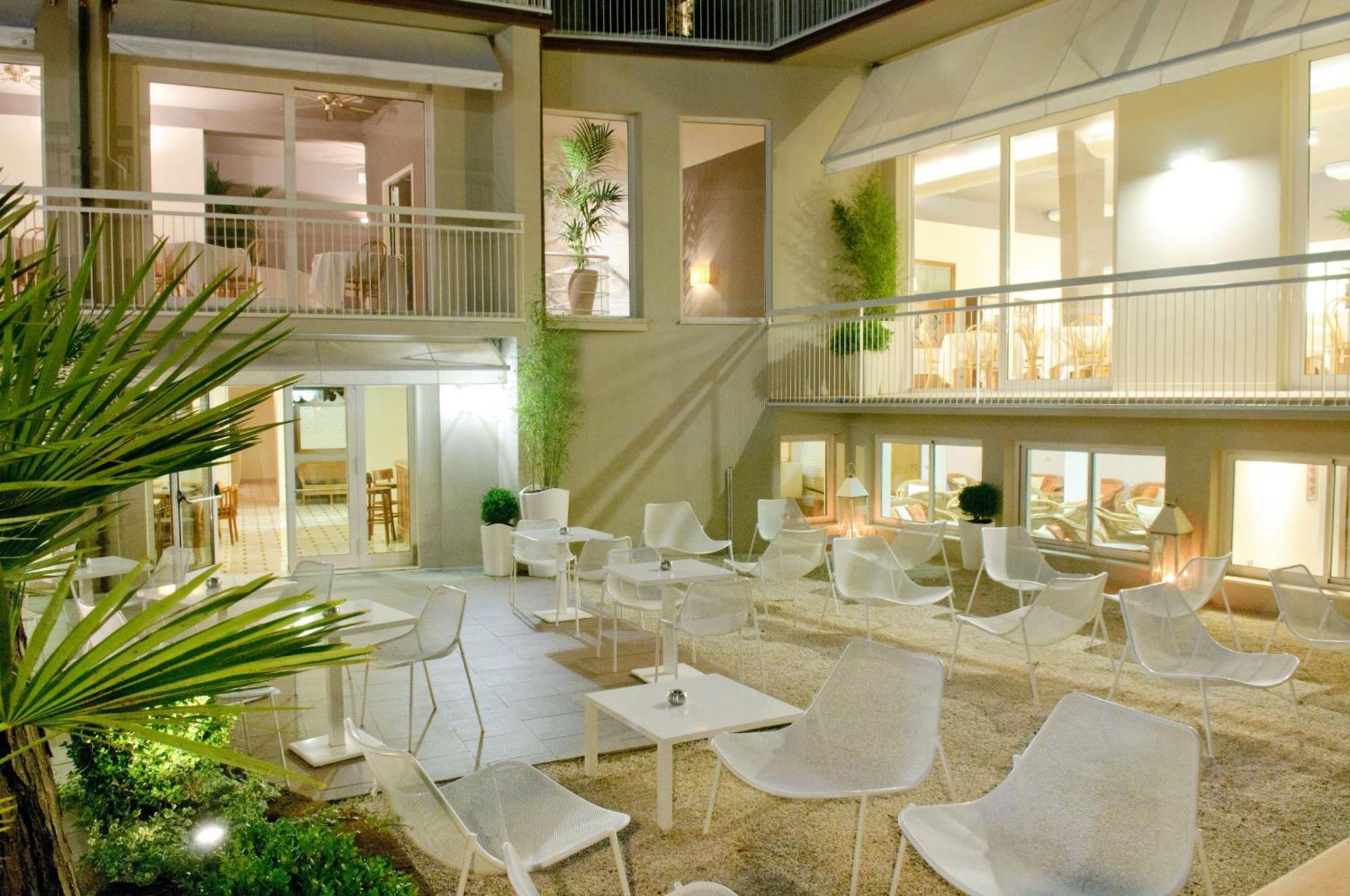 Hotel Trionfal ミラノ・マリッティマ エクステリア 写真