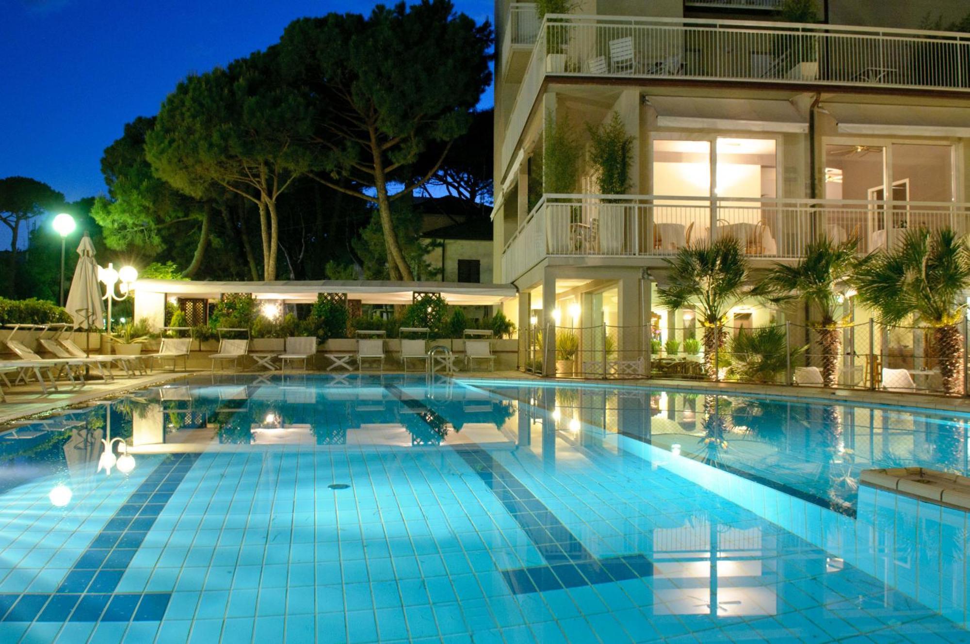 Hotel Trionfal ミラノ・マリッティマ エクステリア 写真
