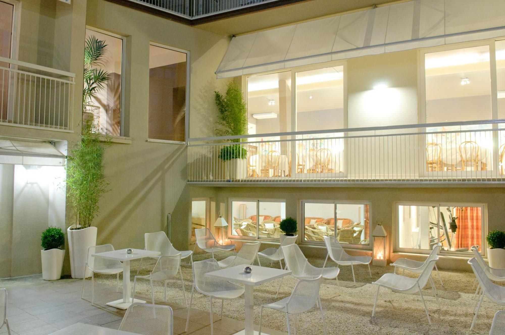 Hotel Trionfal ミラノ・マリッティマ エクステリア 写真