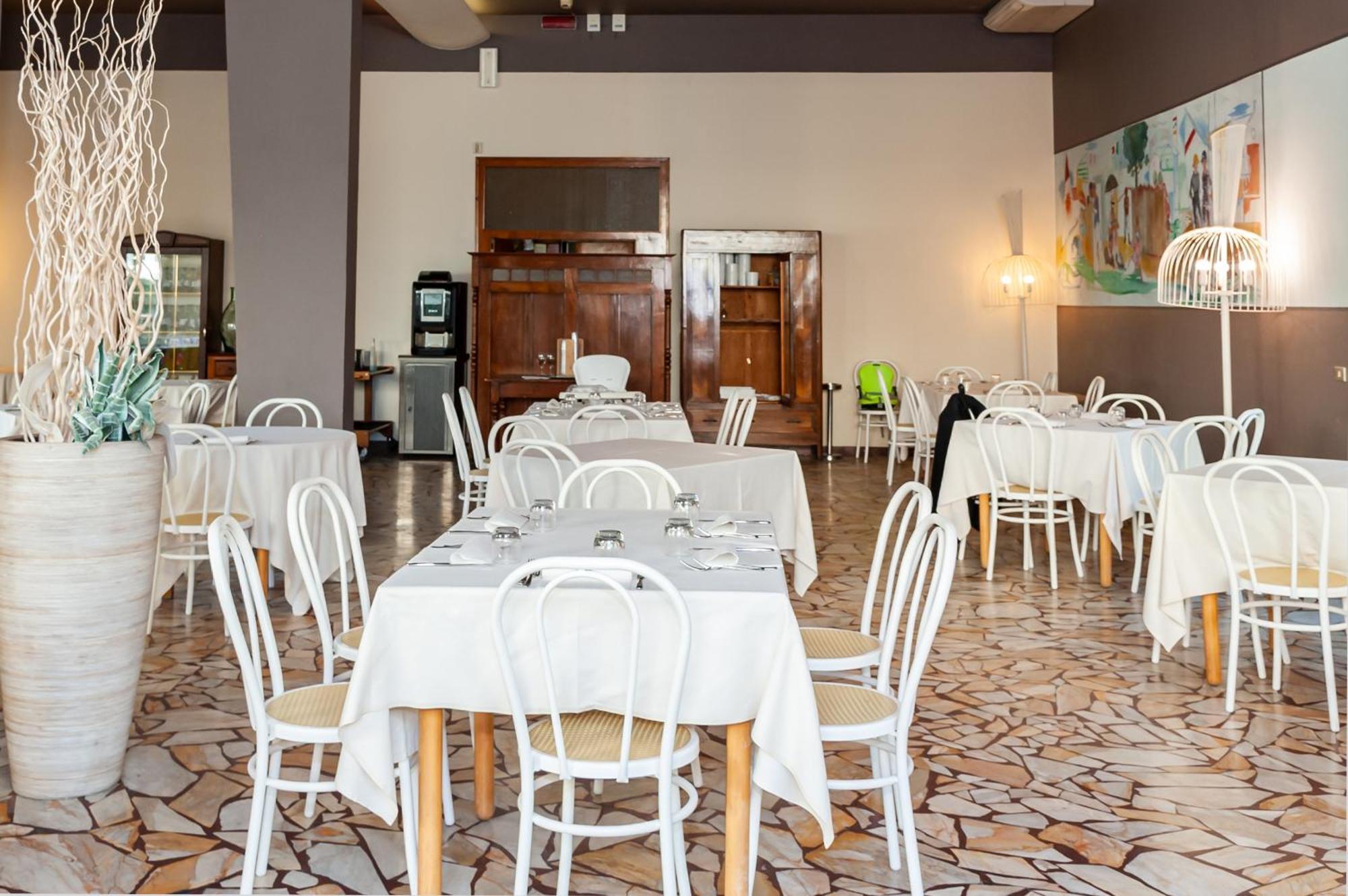 Hotel Trionfal ミラノ・マリッティマ エクステリア 写真